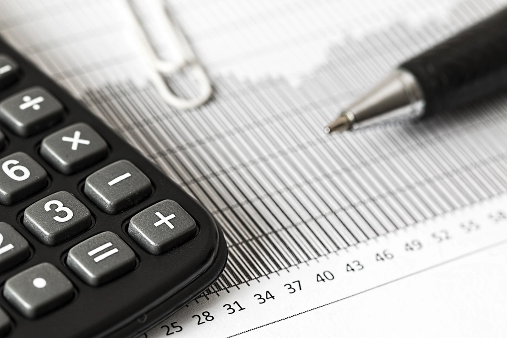 Federal Income Tax Brackets 2025: How Much Will You Owe?